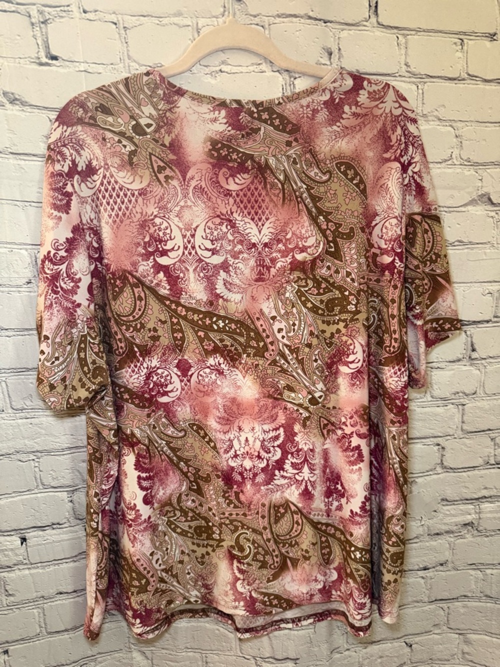 Pink and Tan Paisley V-Neck Short Sleeve Top - Picture 5 of 7